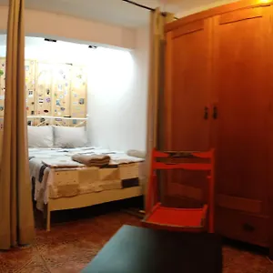 Interhost Guest And Sofía